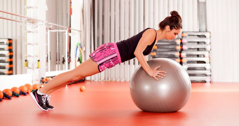 Por qué y para qué deberías usar una pelota de ejercicios